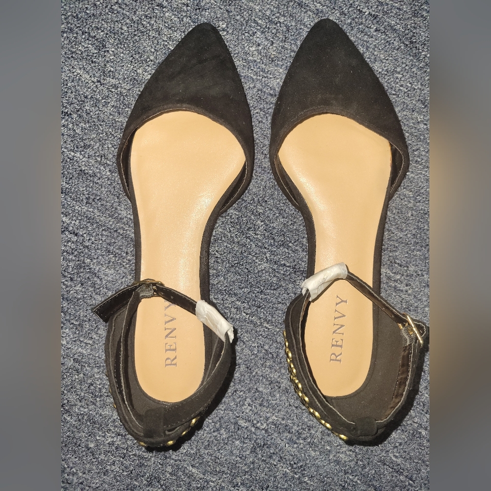 NWOT Renvy black flats with studs sz 7